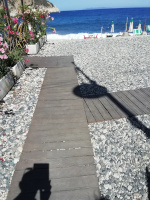 Spiaggia Fenicia le pedane di accesso