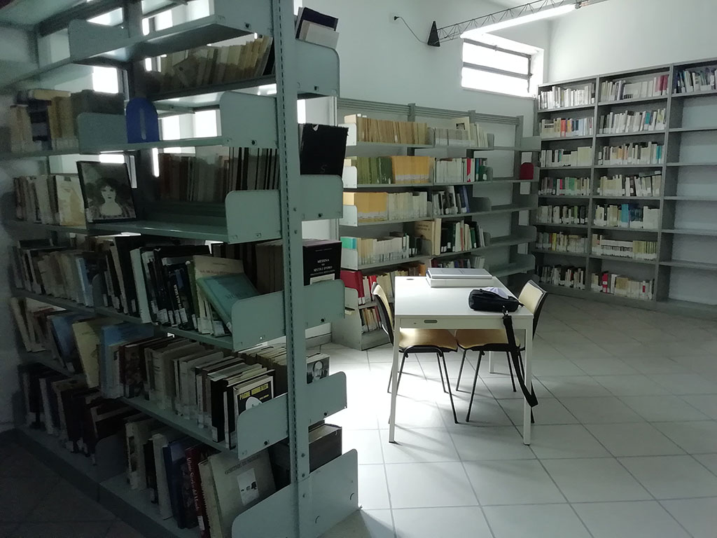 sala di consultazione biblioteca