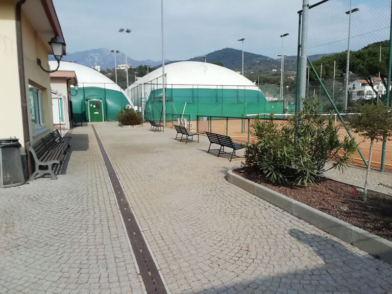Tennis Club