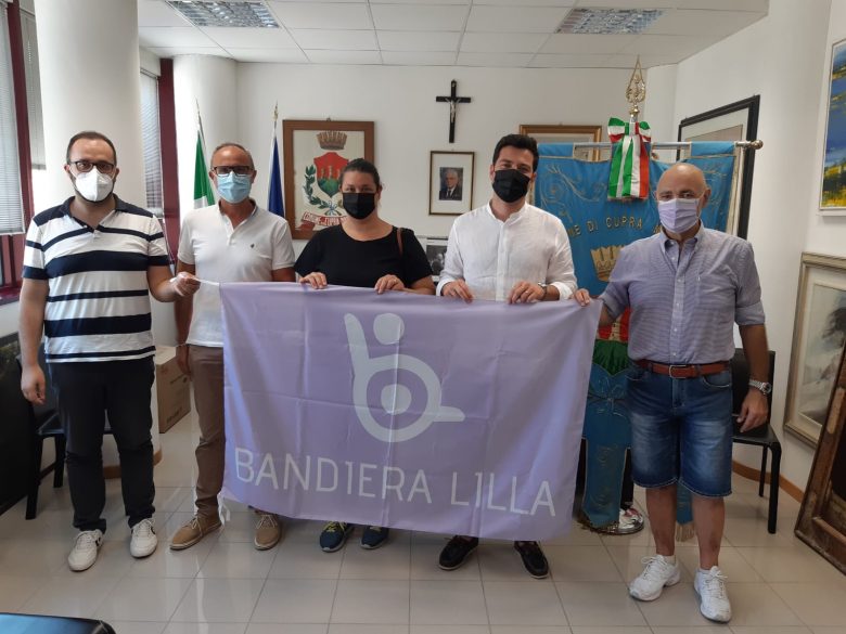 il comune di cupra marittima riceve la bandiera lilla