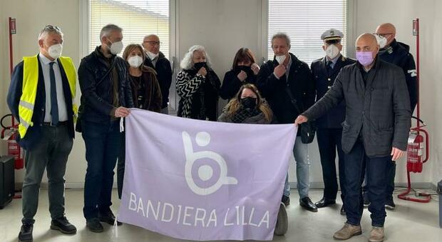 L'amministrazione riceve la Bandiera Lilla