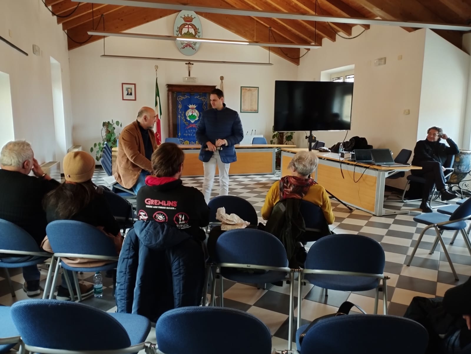 Roberto Bazzano interagisce con Sebastiano Gravina