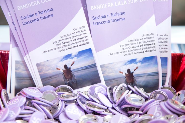 materiali promozionali di bandiera lilla