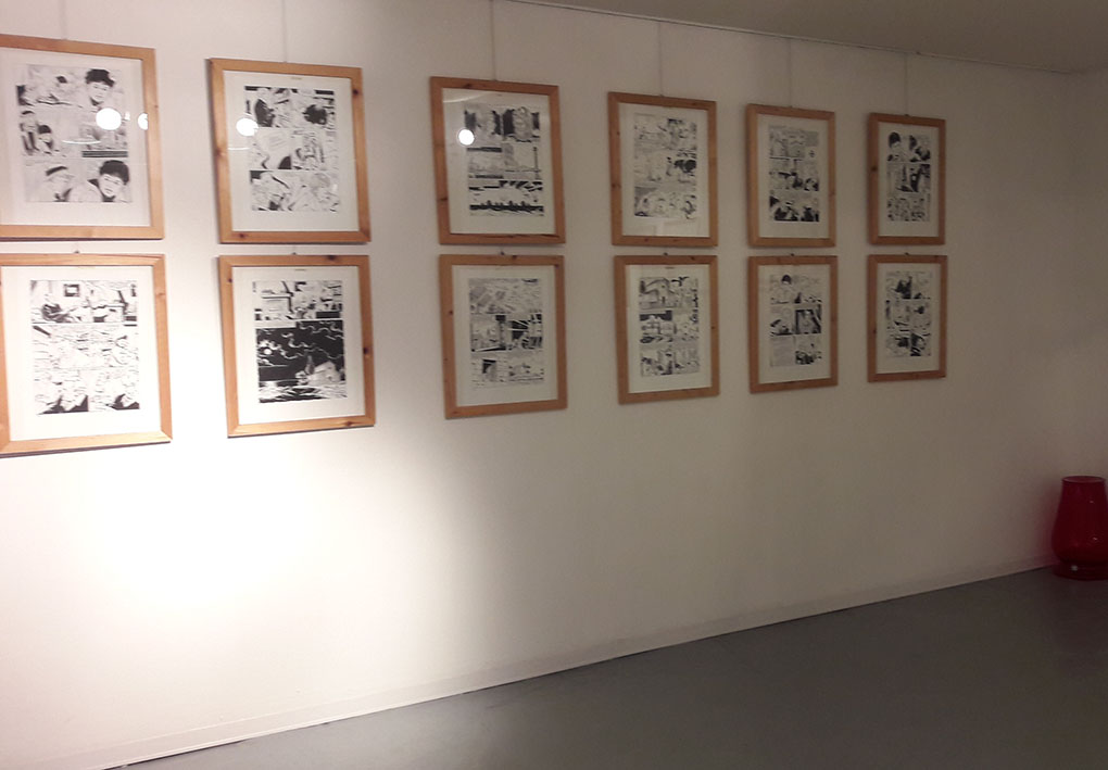 illustrazioni esposte in una sala del museo