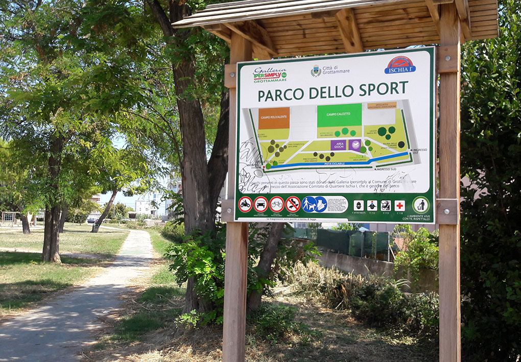 un cartello all'entrata del Parco dello sport illustra le varie aree