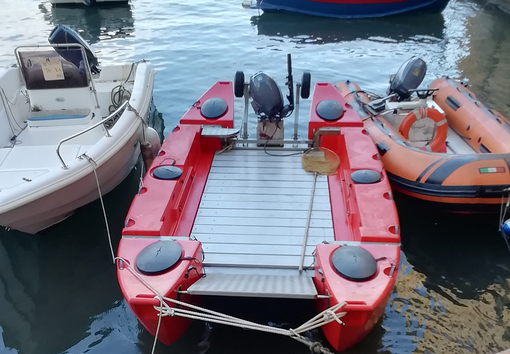Camogli_barca-accessibile-in-dotazione-alla-spiaggia