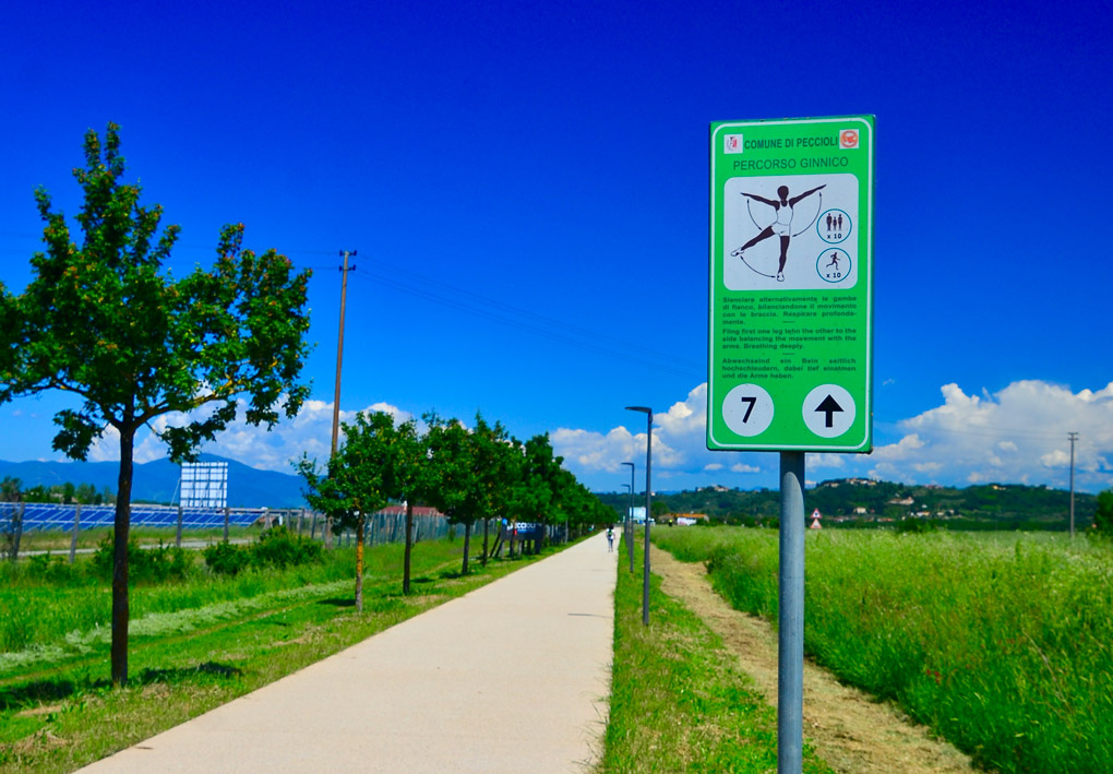 Percorso ginnico lungo la pista ciclabile
